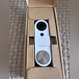 SimpliSafe Doorbell Pro in White and Black